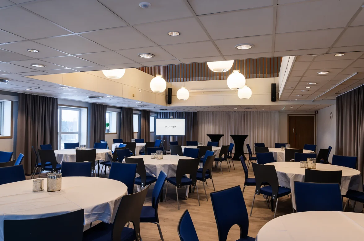 Unik konferenslokal i tre plan på Selma Spa i Värmland för upp till 120 personer.