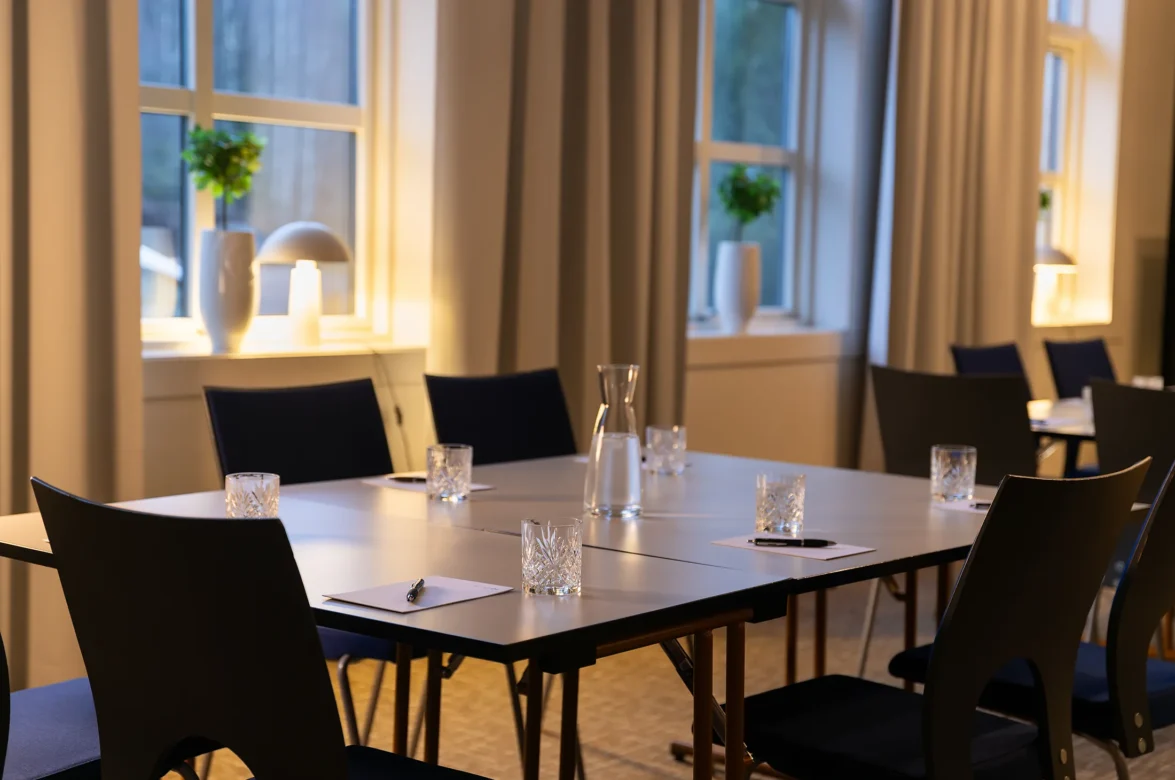 Flexibelt konferensrum i Sunne utrustat med projektor och ljudsystem för företagsevent